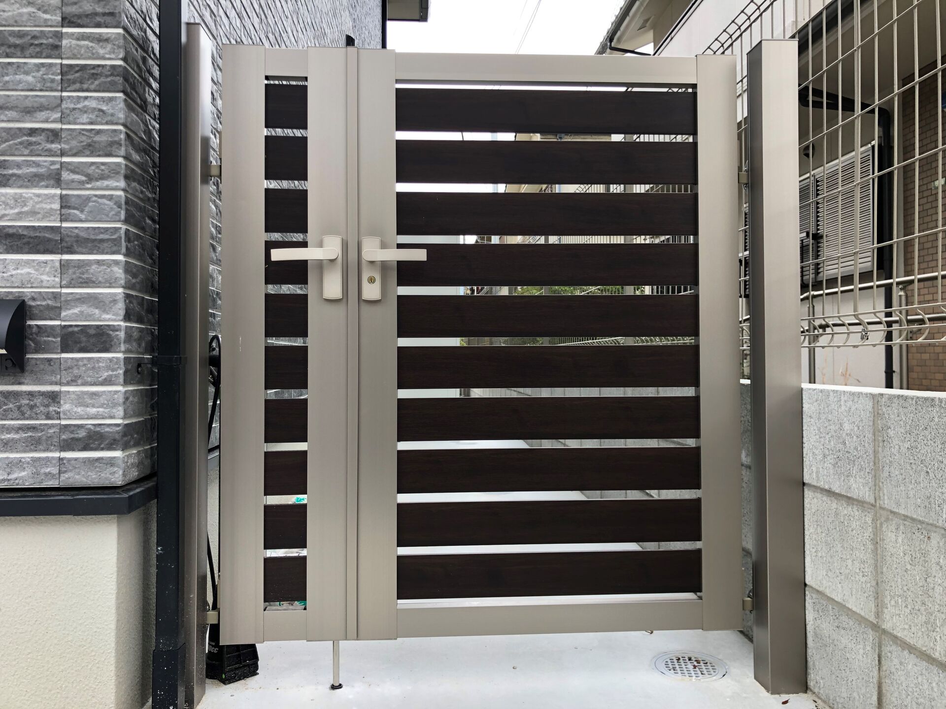 Z様邸　外構工事門扉